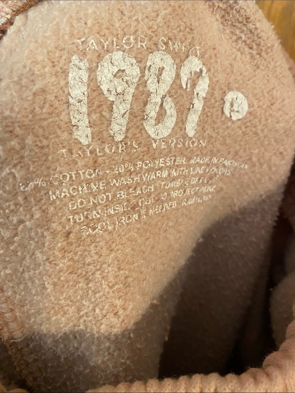 Taylor Swift Dusty Pink '1989' Taylor’s Version size L Graphic Joggers - Picture 2 of 5